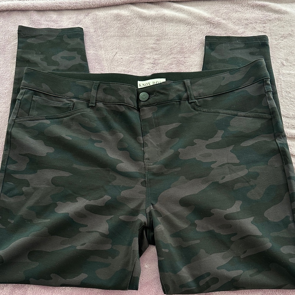 Knox Rose Camouflage Ankle Pants - Camo Green/ Black XXL